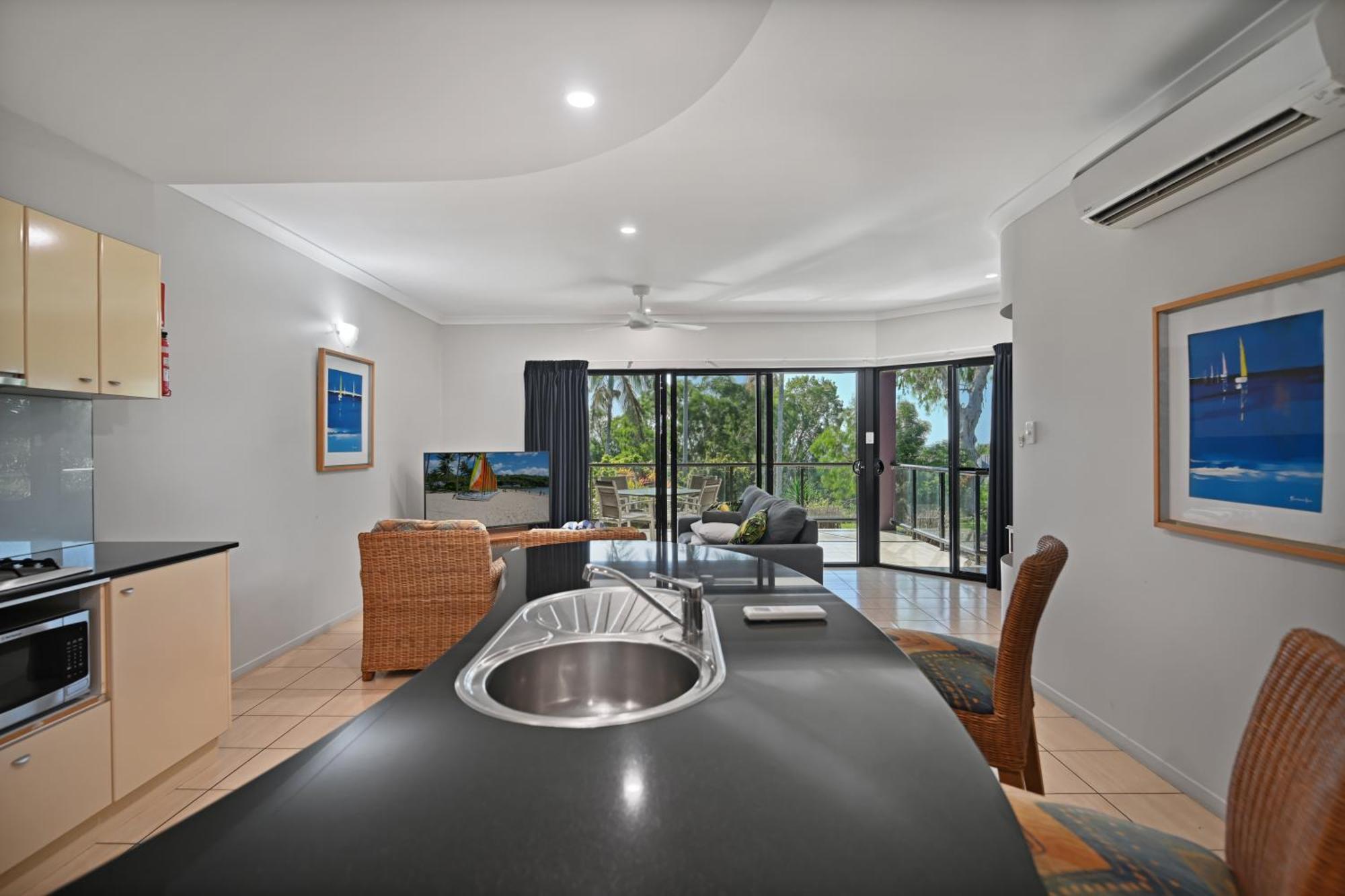 Anchorage Aparthotel Hamilton Island Exteriör bild
