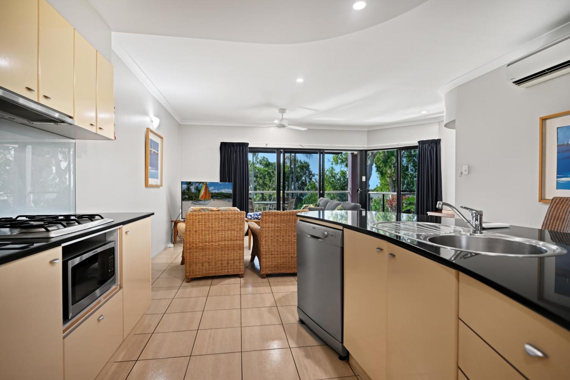 Anchorage Aparthotel Hamilton Island Exteriör bild